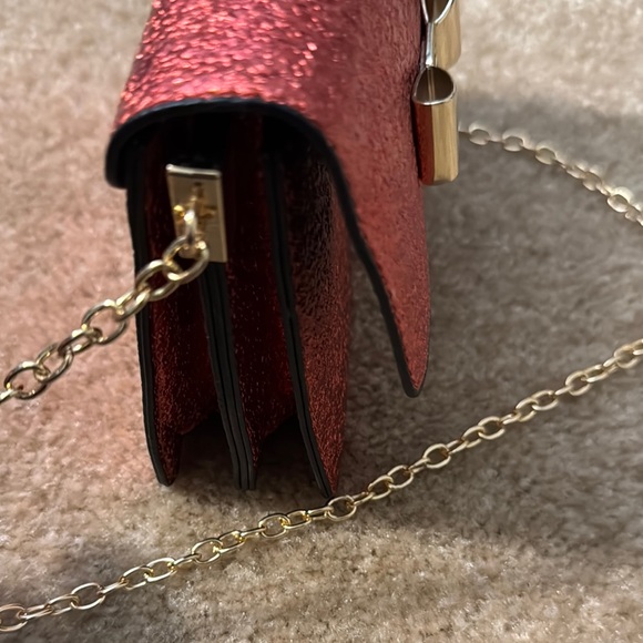 Elegant Red Glitter Clutch with Gold Chain - Picture 3 of 3